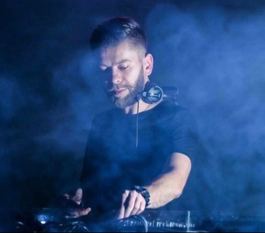 Dj Bobi Gradina cu licurici